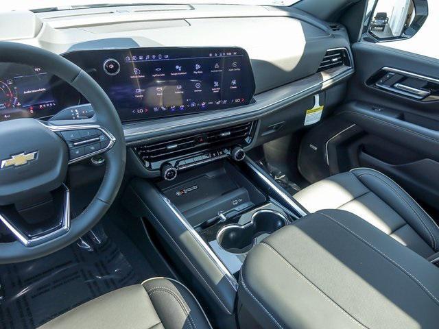 Photo of 2025 Iridescent Pearl Tricoat Chevrolet Suburban