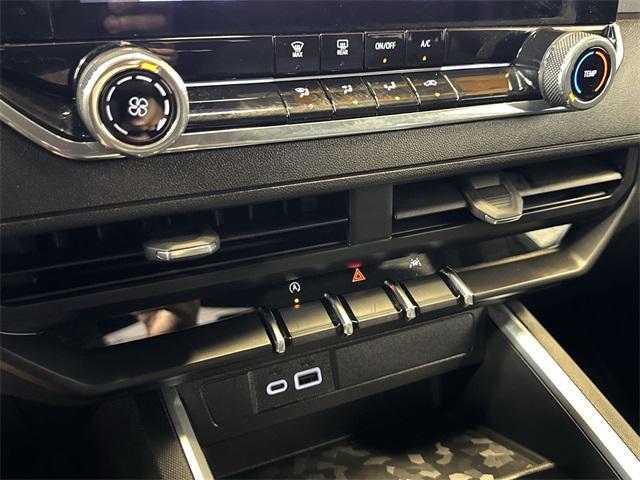 Photo of 2024 Black Chevrolet Colorado