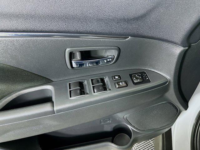 Photo of 2024 White Diamond Mitsubishi Outlander Sport