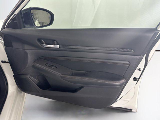 Photo of 2022 Pearl White Tricoat Nissan Altima