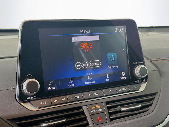 Photo of 2022 Pearl White Tricoat Nissan Altima