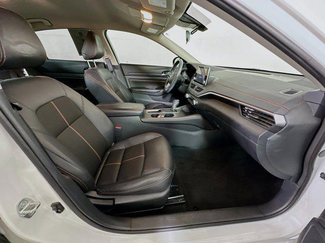 Photo of 2022 Pearl White Tricoat Nissan Altima