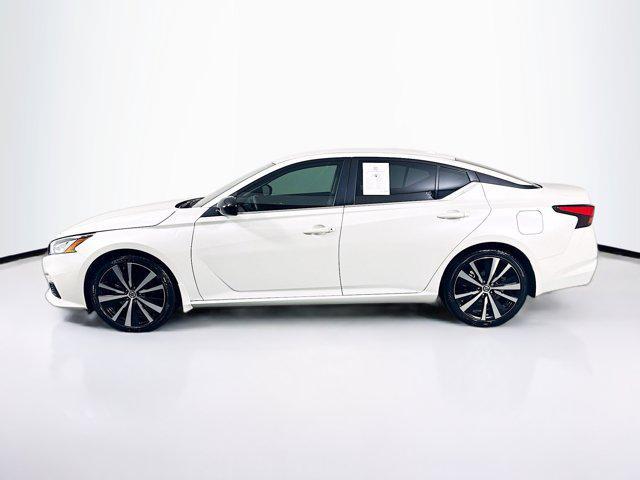 Photo of 2022 Pearl White Tricoat Nissan Altima