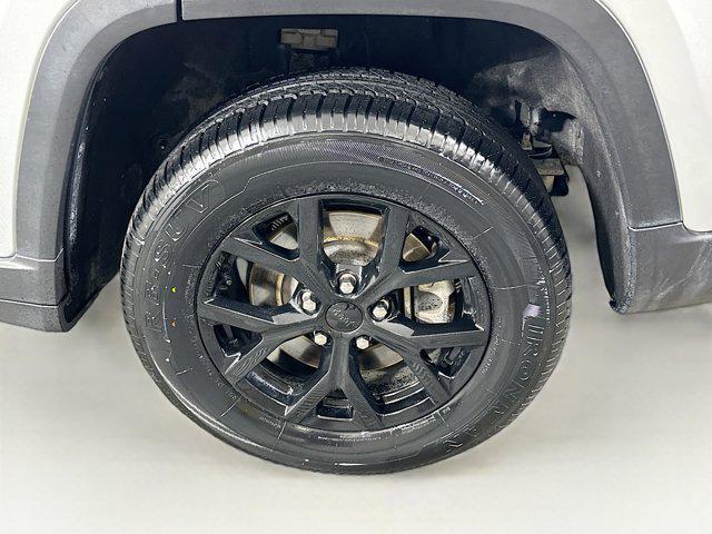 Photo of 2024 Silver Zynith Jeep Grand Cherokee L