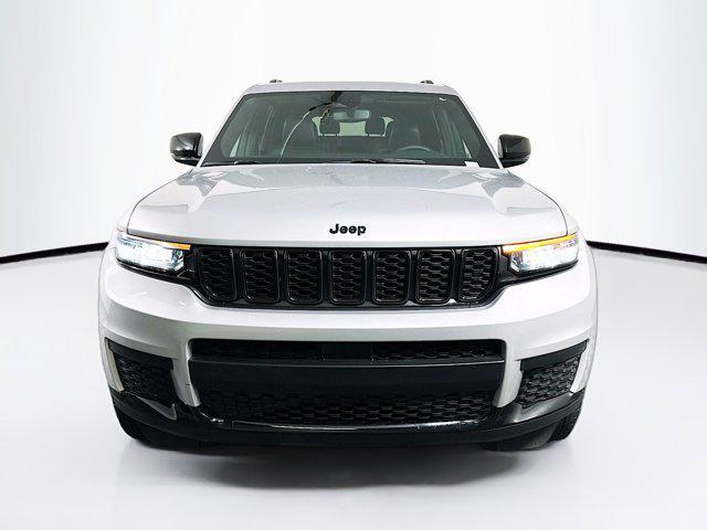 Photo of 2024 Silver Zynith Jeep Grand Cherokee L