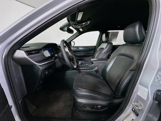 Photo of 2024 Silver Zynith Jeep Grand Cherokee L