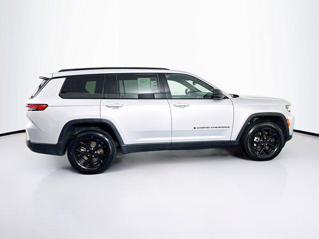 Photo of 2024 Silver Zynith Jeep Grand Cherokee L