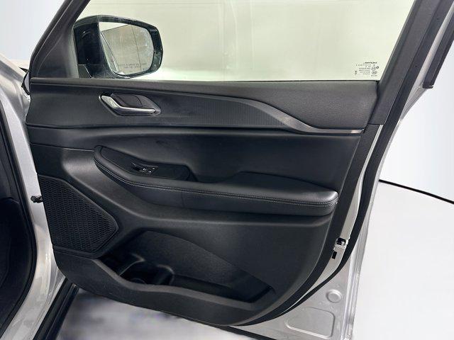 Photo of 2024 Silver Zynith Jeep Grand Cherokee L