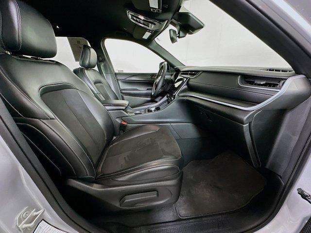 Photo of 2024 Silver Zynith Jeep Grand Cherokee L