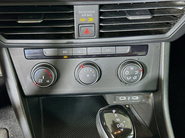 Photo of 2024 Platinum Gray Metallic Volkswagen Jetta