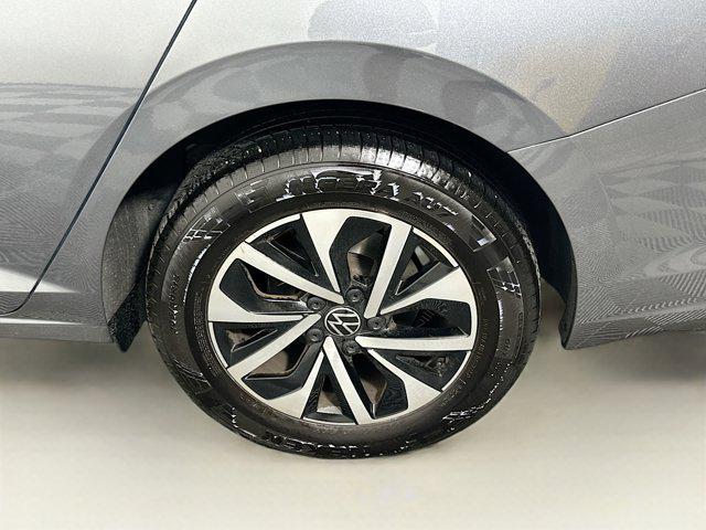 Photo of 2024 Platinum Gray Metallic Volkswagen Jetta