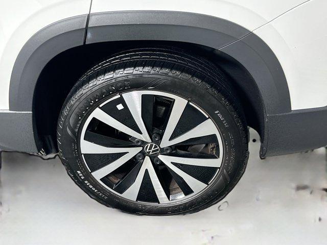 Photo of 2024 Pure White Volkswagen Taos