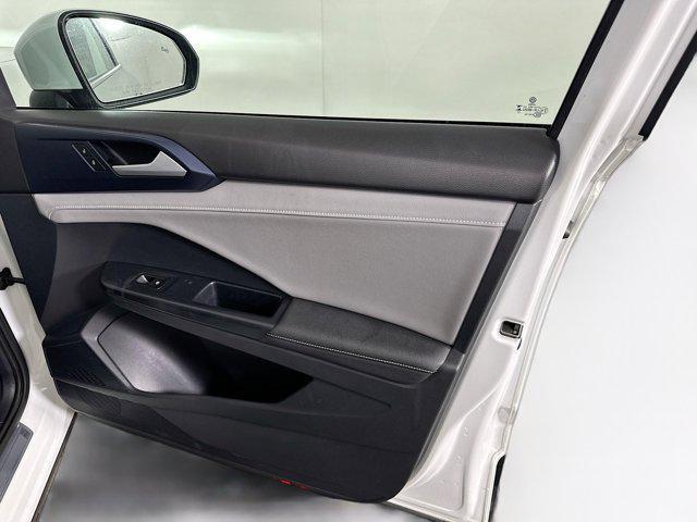 Photo of 2024 Pure White Volkswagen Taos