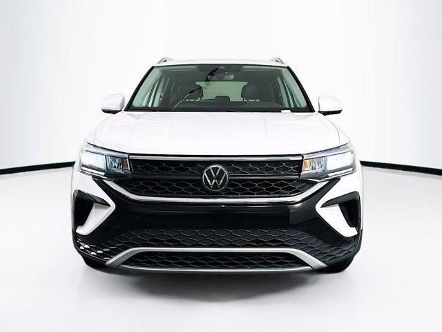 Photo of 2024 Pure White Volkswagen Taos