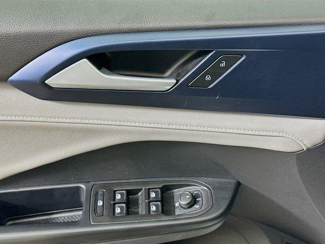 Photo of 2024 Pure White Volkswagen Taos