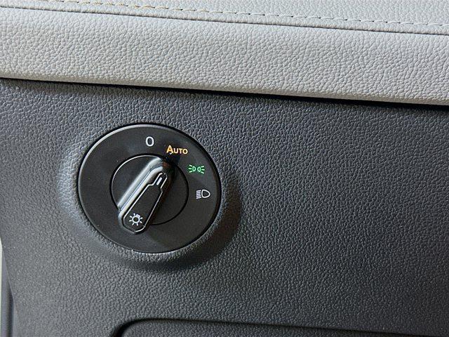 Photo of 2024 Pure White Volkswagen Taos
