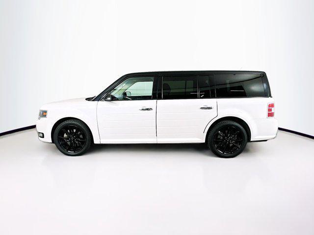 Photo of 2019 White Platinum Metallic Tri-Coat Ford Flex