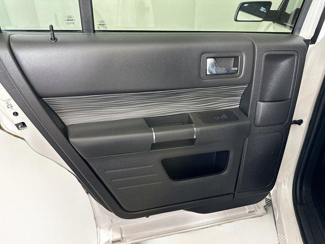Photo of 2019 White Platinum Metallic Tri-Coat Ford Flex