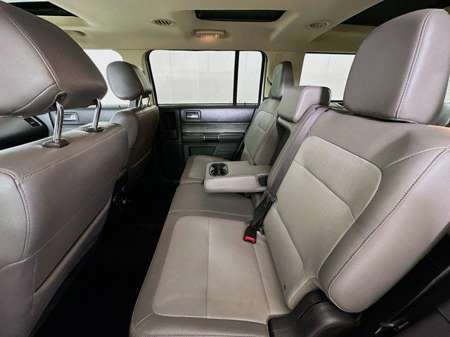 Photo of 2019 White Platinum Metallic Tri-Coat Ford Flex