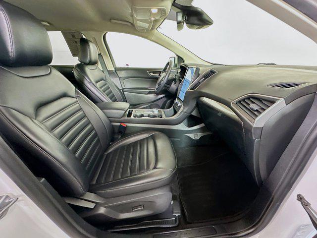 Photo of 2024 Oxford White Ford Edge
