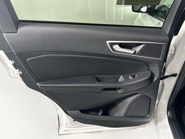 Photo of 2024 Oxford White Ford Edge