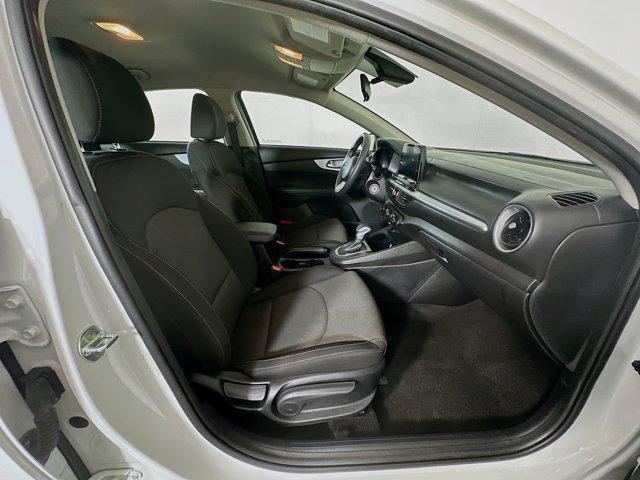 Photo of 2023 Snow White Pearl Kia Forte