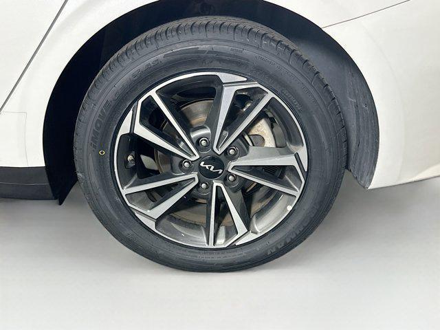 Photo of 2023 Snow White Pearl Kia Forte