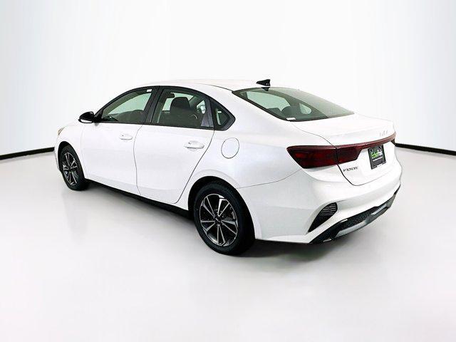 Photo of 2023 Snow White Pearl Kia Forte