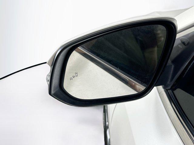 Photo of 2015 Blizzard Pearl Toyota Highlander