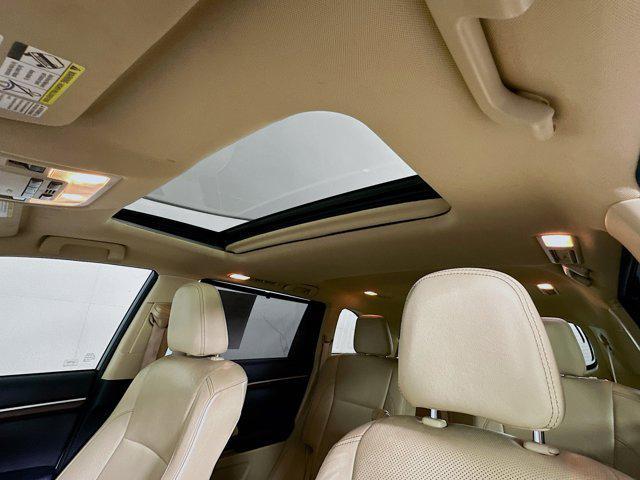 Photo of 2015 Blizzard Pearl Toyota Highlander