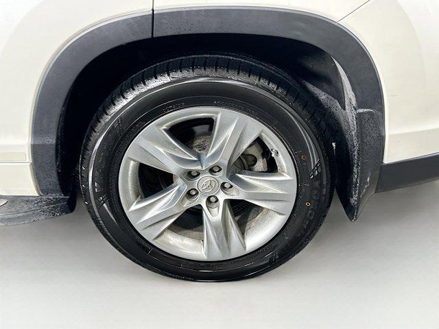 Photo of 2015 Blizzard Pearl Toyota Highlander