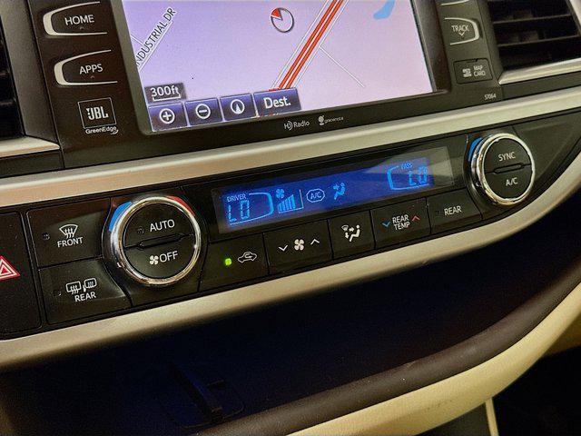 Photo of 2015 Blizzard Pearl Toyota Highlander