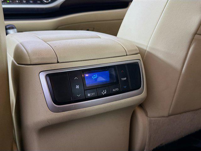 Photo of 2015 Blizzard Pearl Toyota Highlander
