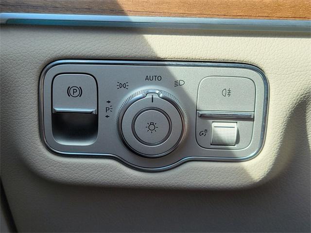 Photo of 2023 White Mercedes-Benz GLE 350