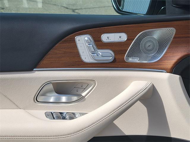 Photo of 2023 White Mercedes-Benz GLE 350