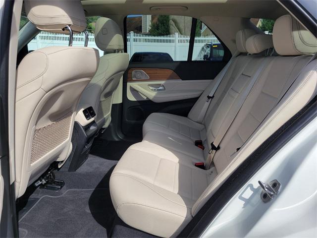 Photo of 2023 White Mercedes-Benz GLE 350