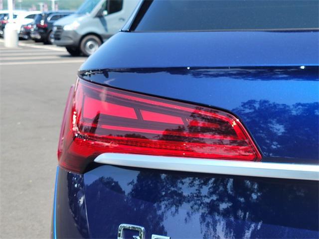 Photo of 2022 Navarra Blue Metallic Audi Q5