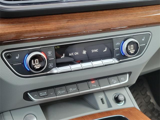 Photo of 2022 Navarra Blue Metallic Audi Q5