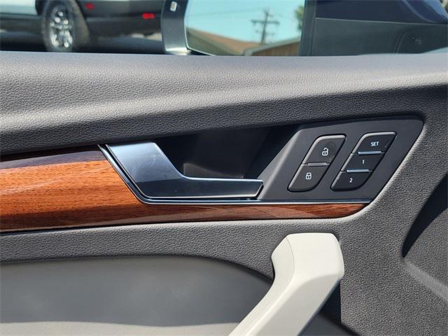 Photo of 2022 Navarra Blue Metallic Audi Q5
