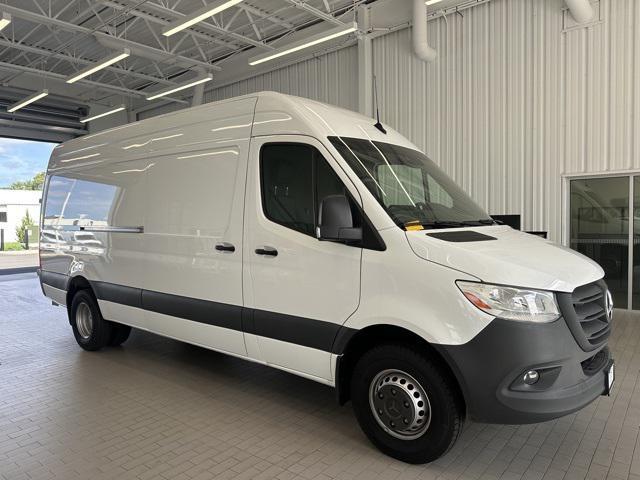 Photo of 2024 White Mercedes-Benz Sprinter 3500