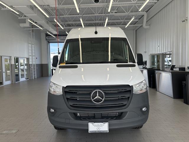 Photo of 2024 White Mercedes-Benz Sprinter 3500