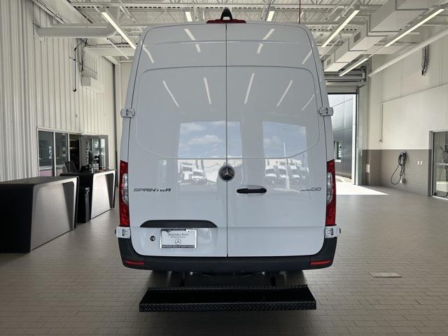 Photo of 2024 White Mercedes-Benz Sprinter 3500