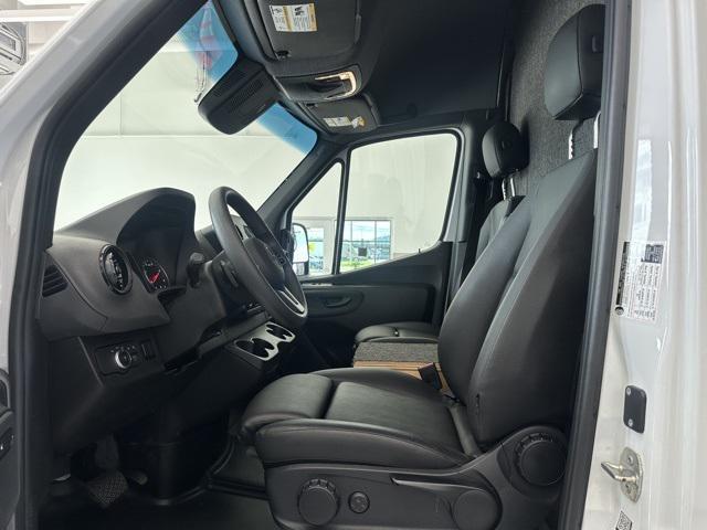 Photo of 2024 White Mercedes-Benz Sprinter 3500
