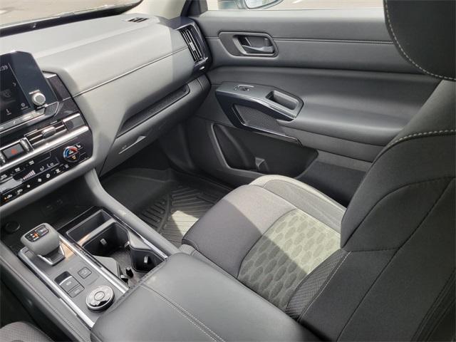 Photo of 2024 Gun Metallic Nissan Pathfinder