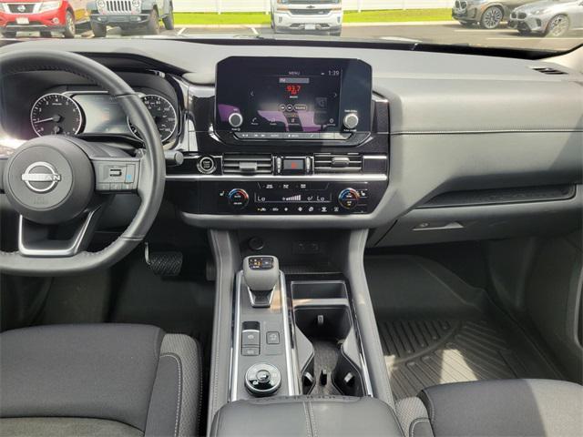 Photo of 2024 Gun Metallic Nissan Pathfinder