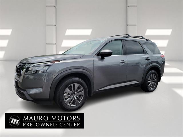 Photo of 2024 Gun Metallic Nissan Pathfinder