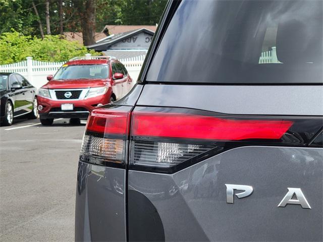 Photo of 2024 Gun Metallic Nissan Pathfinder