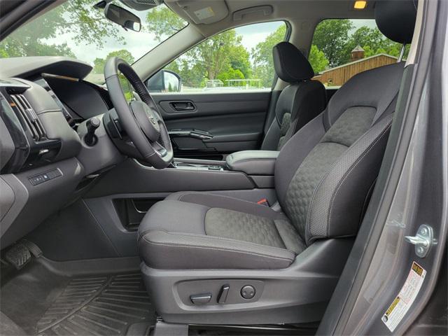 Photo of 2024 Gun Metallic Nissan Pathfinder