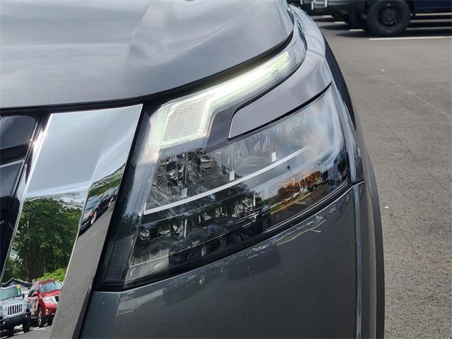 Photo of 2024 Gun Metallic Nissan Pathfinder