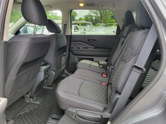Photo of 2024 Gun Metallic Nissan Pathfinder